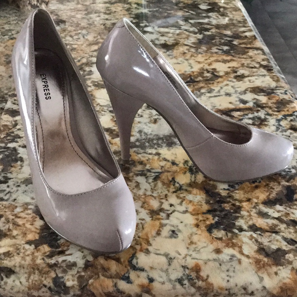 💕Express Nude Tan Patent Pumps 👠 Size 6.5 🌸💕
